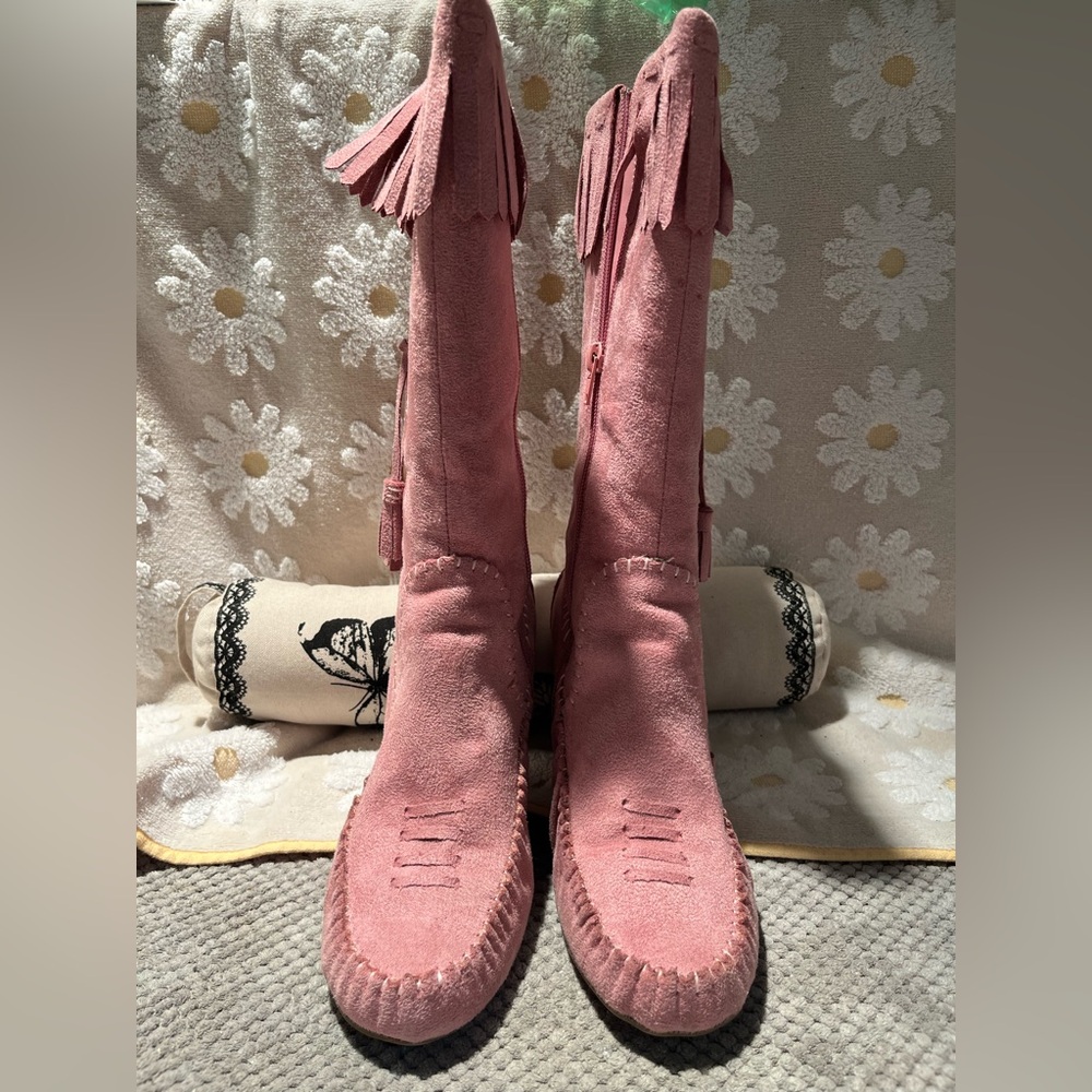 Women’s Pink Suede Fringe Moccasin Boots - Picture 1 of 4